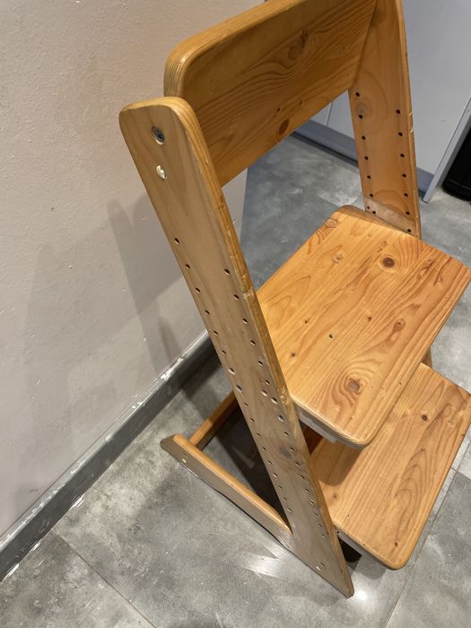 Krzesło rosnące z lotego drewna podnóżek kitchen helper korekcyjne