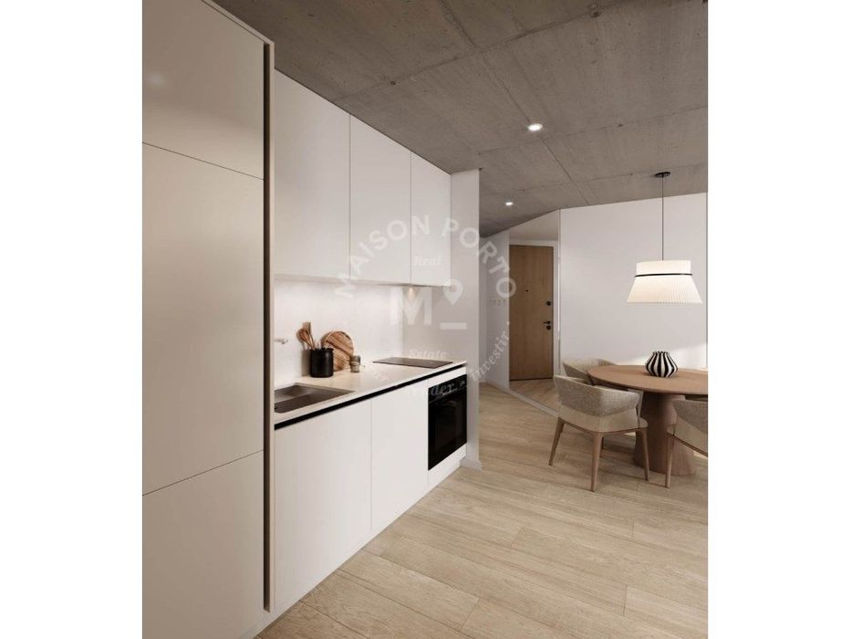 Apartamento T1 com Varanda e Estacionamento próximo à Estação de Me...