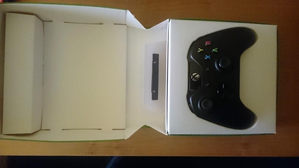 PAD Xbox One czarny biały