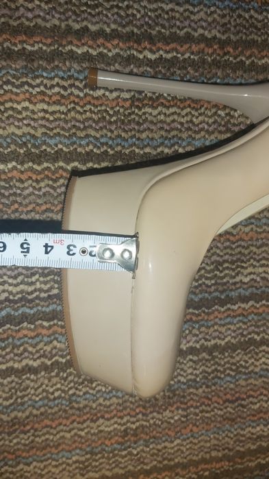 Туфлі жіночі на підборах