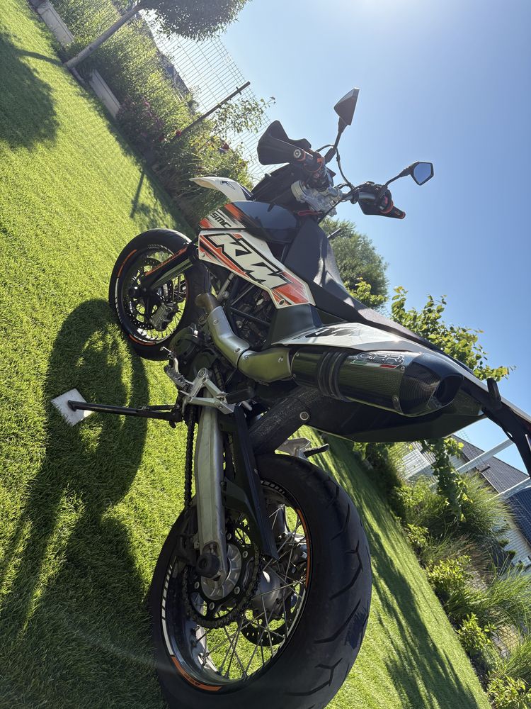 KTM 690 SMC supermoto