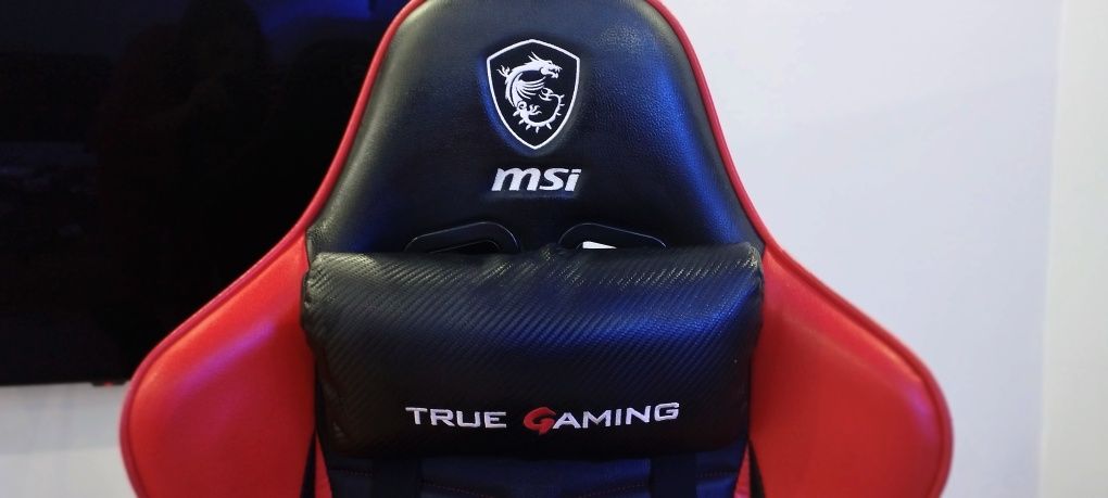 Fotel gamingowy dla graczy MSI czarno-czerwony unikat