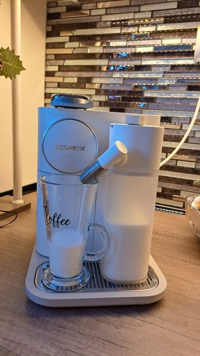 Ekspres do kawy na kapsułki Nespresso