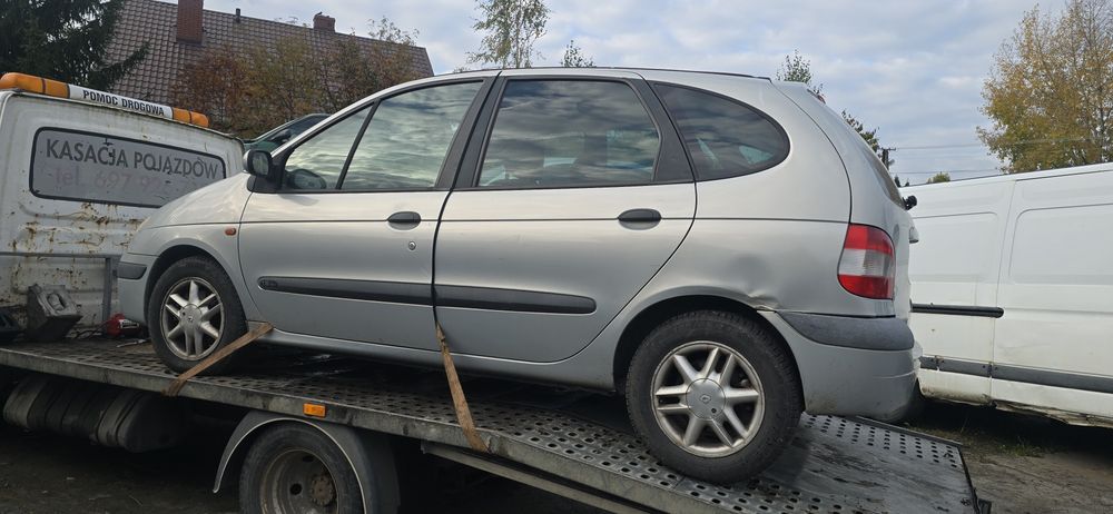 Zderzak  maska klapa drzwi MV 632 Renault Scenic I 1,6 części