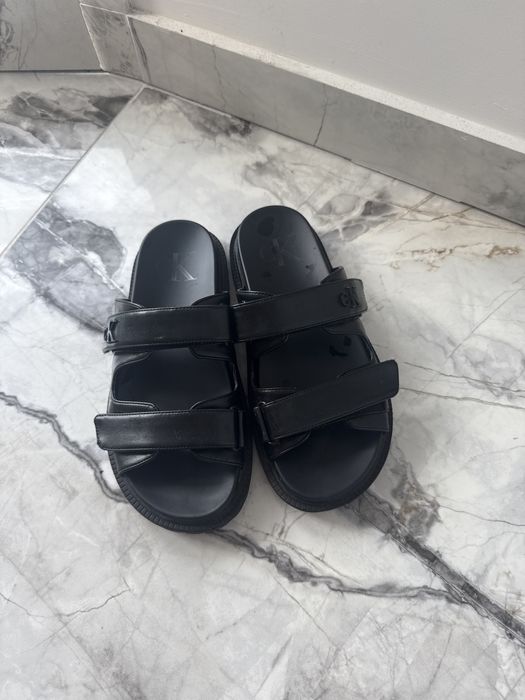 Шльопки calvin klein в стилі шипрів