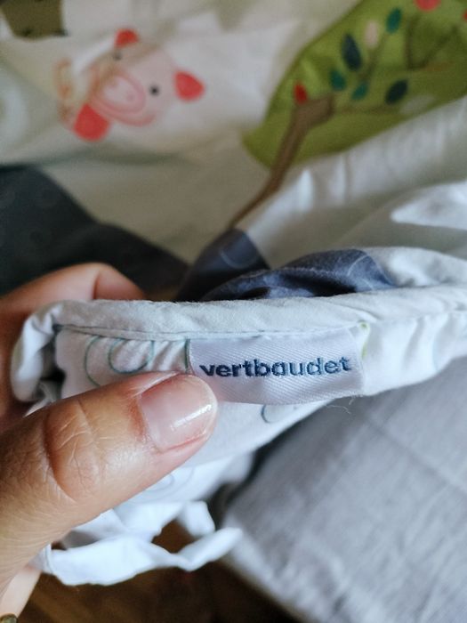 Proteção de berço e cama de grades