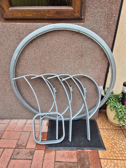 Stół aluminiowo-szklany stan BDB średnica 107 cm