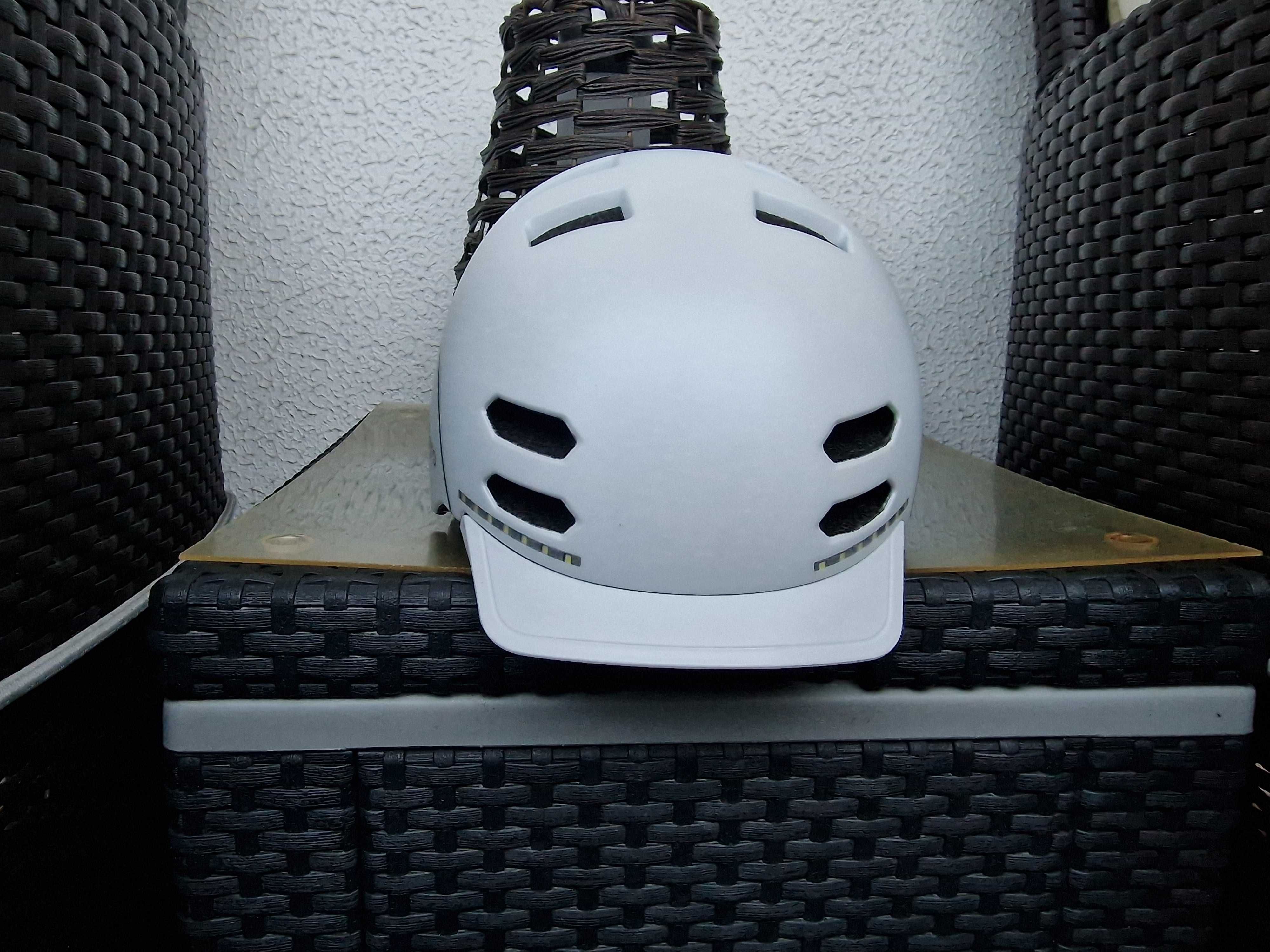 Capacete inteligente SmartGyro com luz de travagem automática