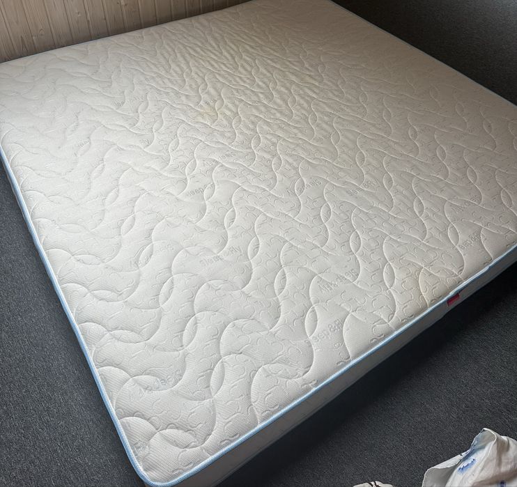 Матрас .200/200. В хорошем. состоянии.