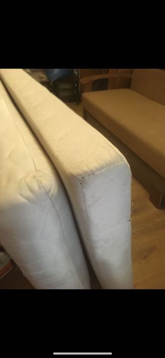 Продаються 2 білі матраци