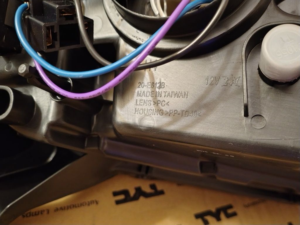 Lampy przednie Dacia Logan 2013r