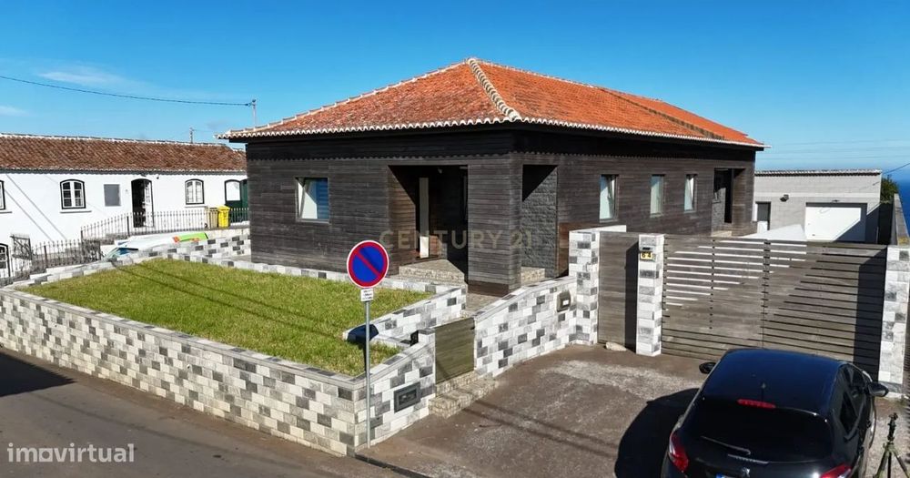 Casa Moderna com Vista Mar em Altares, Angra do Heroísmo