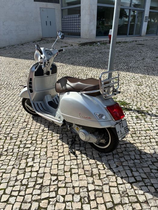 Vespa GTS300 edição especial celebração 70 anos