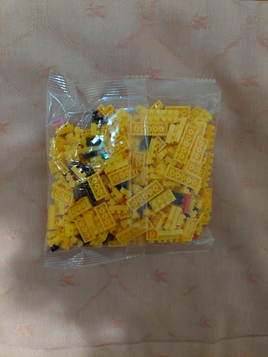 Pikachu em lego embalado nunca montado