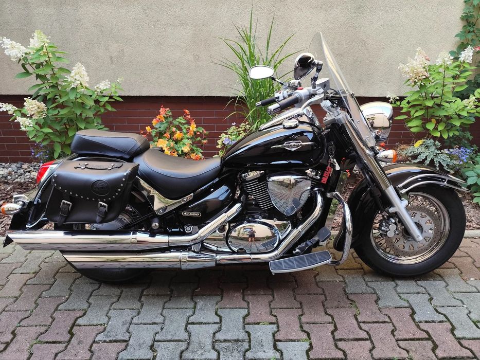 Suzuki Intruder C800 nowy model na wtrysku