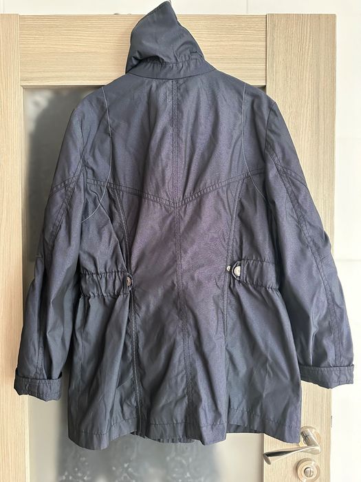 Granatowa wiosenna kurtka. Na pomoc kotom bezdomnym.