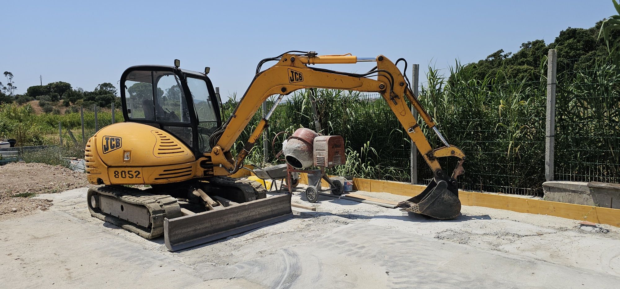 Mini giratória JCB 8052 5.2 toneladas 2004