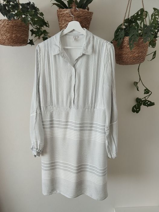 Wiosenna, letnia sukienka z długim rękawem, z guzikami, zwiewna z wisk