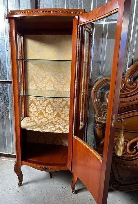 Włoska  oryginalna intarsjowana witryna