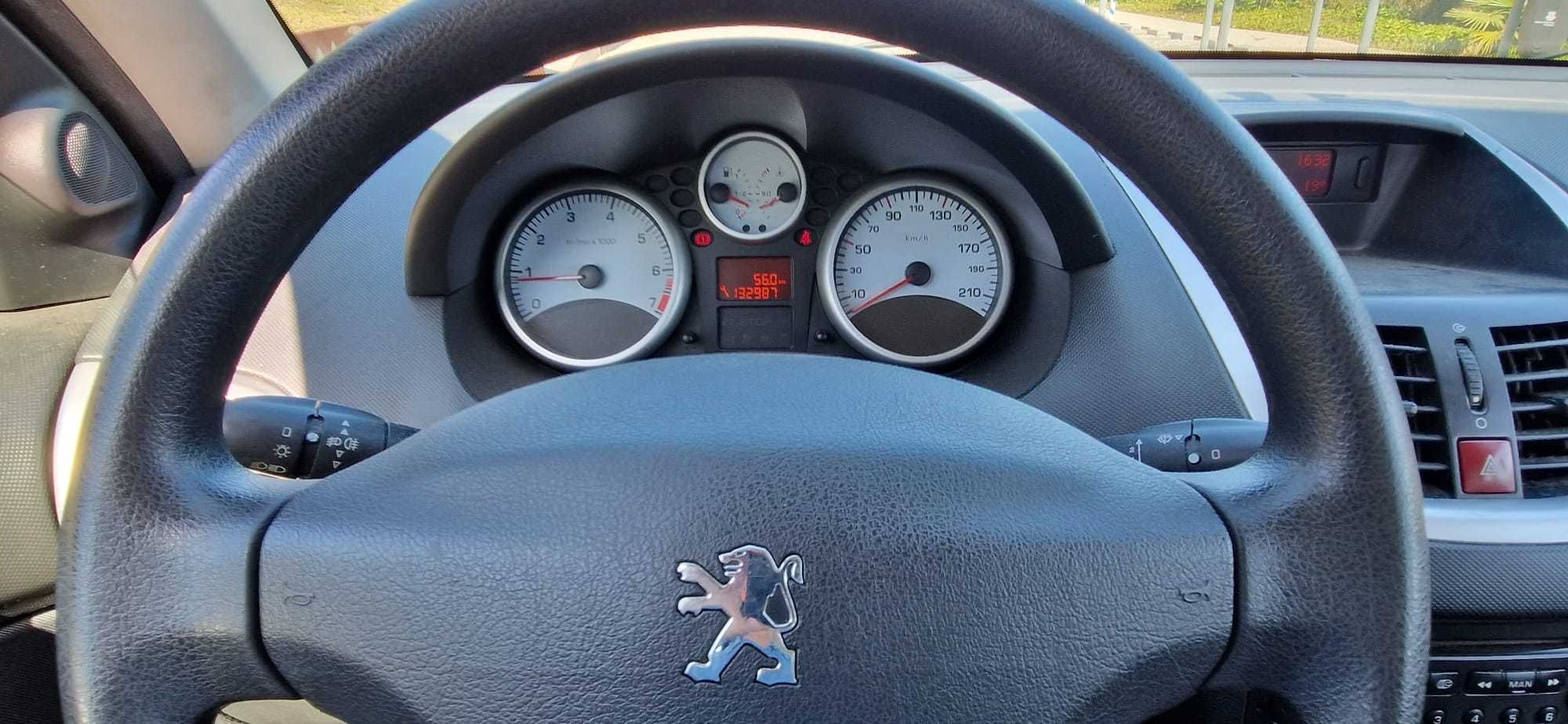Peugeot 206+ excelente oportunidade
