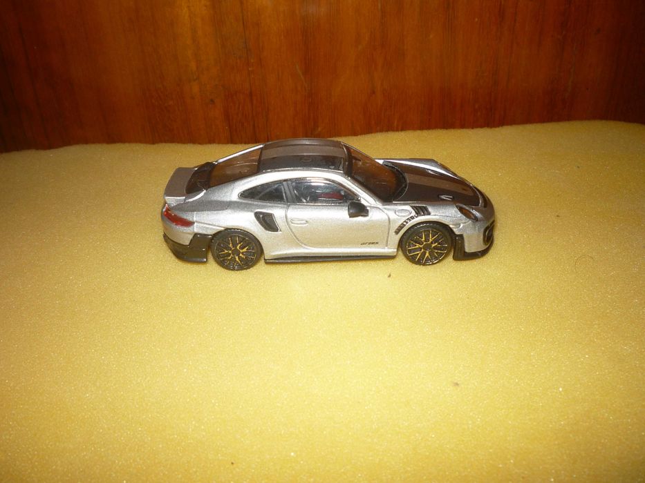 Ofereço "Burago" Porsche 911 GT2 RS