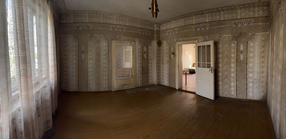 Будинок 120м2+70м2 підвал на ділянці 15 сотих в центрі м. Тячів