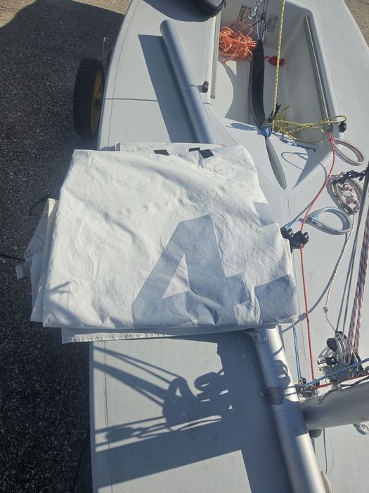 Vela e base laser 4.7 ou ILCA 4