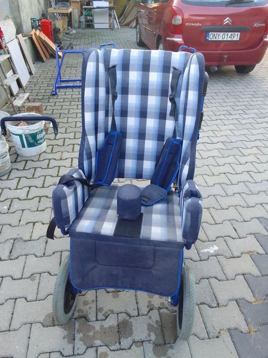 Riksza rowerów lub wózek rehabilitacyjny z funkcją fotelika