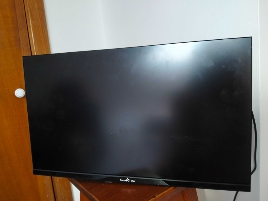 TV SMART TECH (LED - 22'' - 56 cm - Full HD)