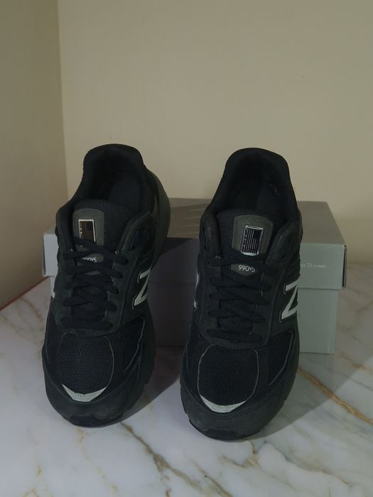Оригінальні кросівки New Balance 990v5
990v5