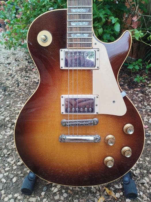 GIBSON Les Paul Standard-Deluxe Electric Guitar /Guitarra
 Model