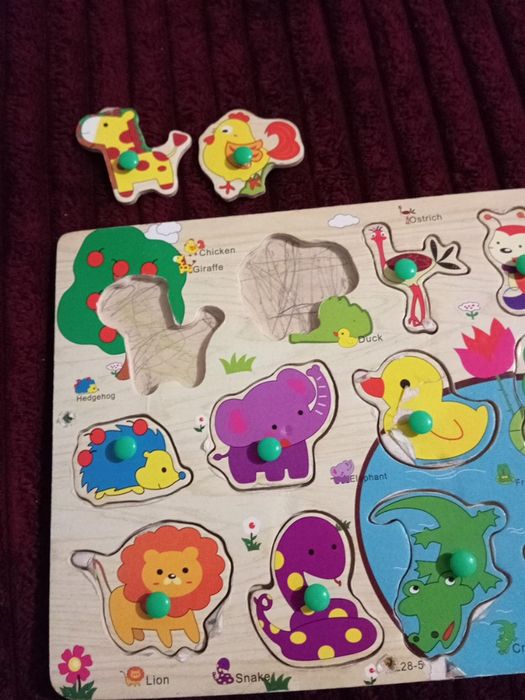 Іграшки для найменших, бізіборд