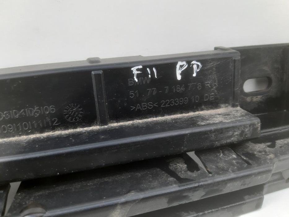 BMW F11 ślizg mocowanie progu listwa przód prawy