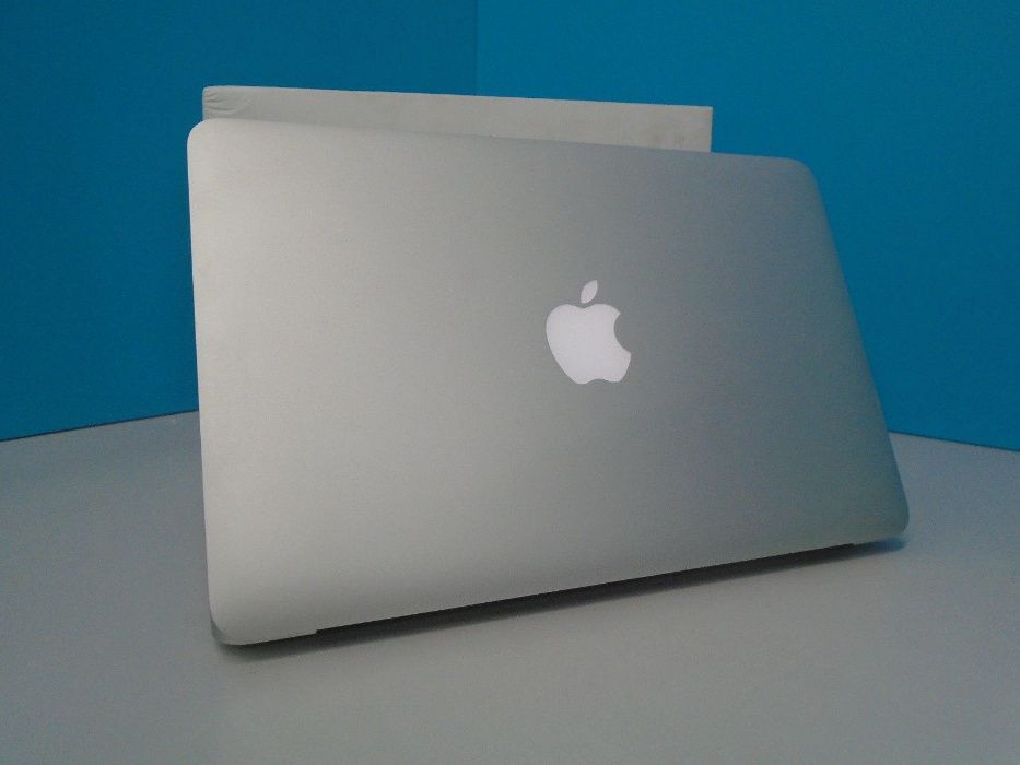 Apple Macbook Air A1465 Intel Core i5 4GB 128GB 11.6"