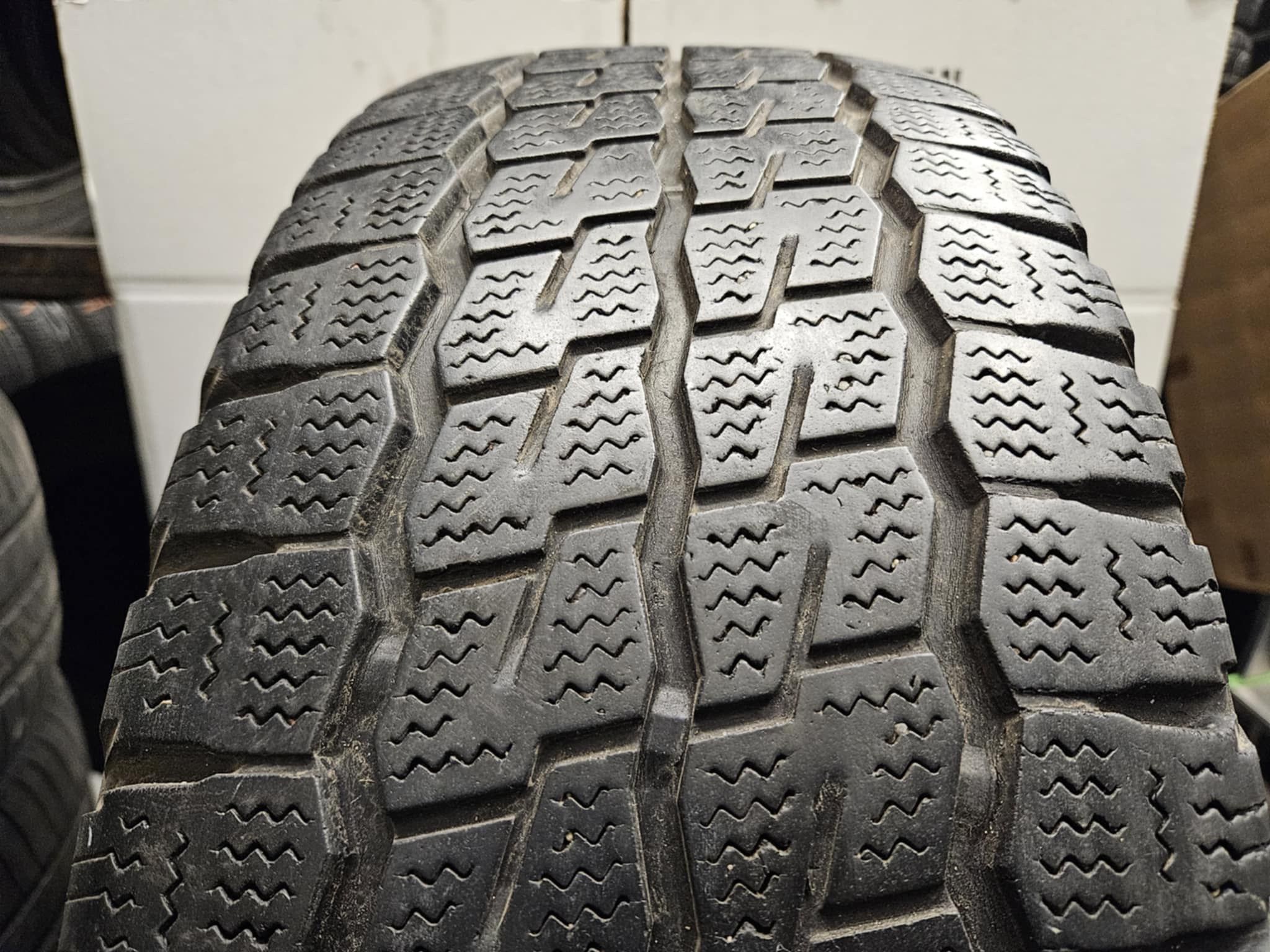 4x 235/65R16C 115/113R Firestone VanHawk Winter / 2x 6,5mm + 2x 6mm