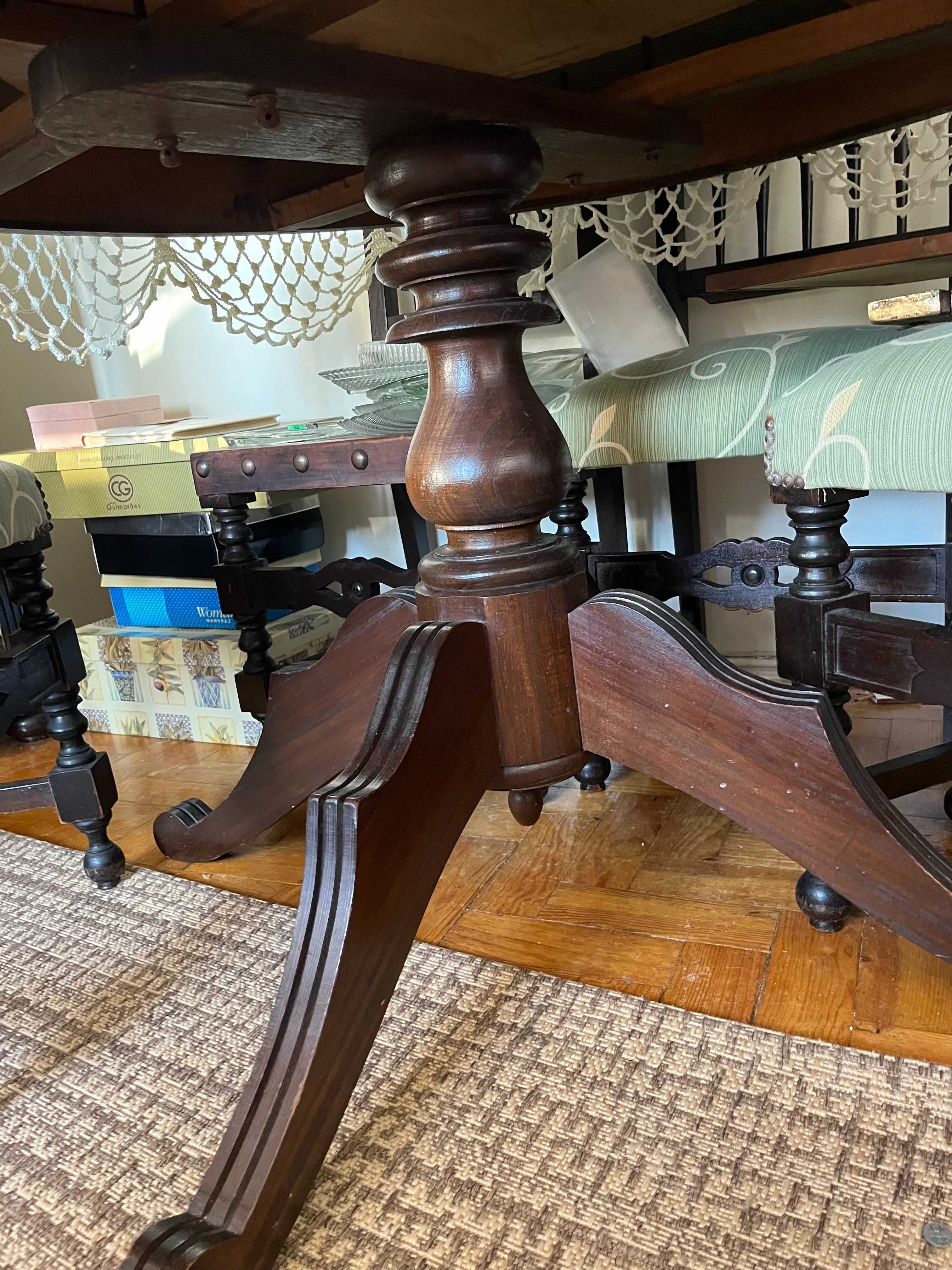 Mesa oval com tampo adicionado, madeira escura