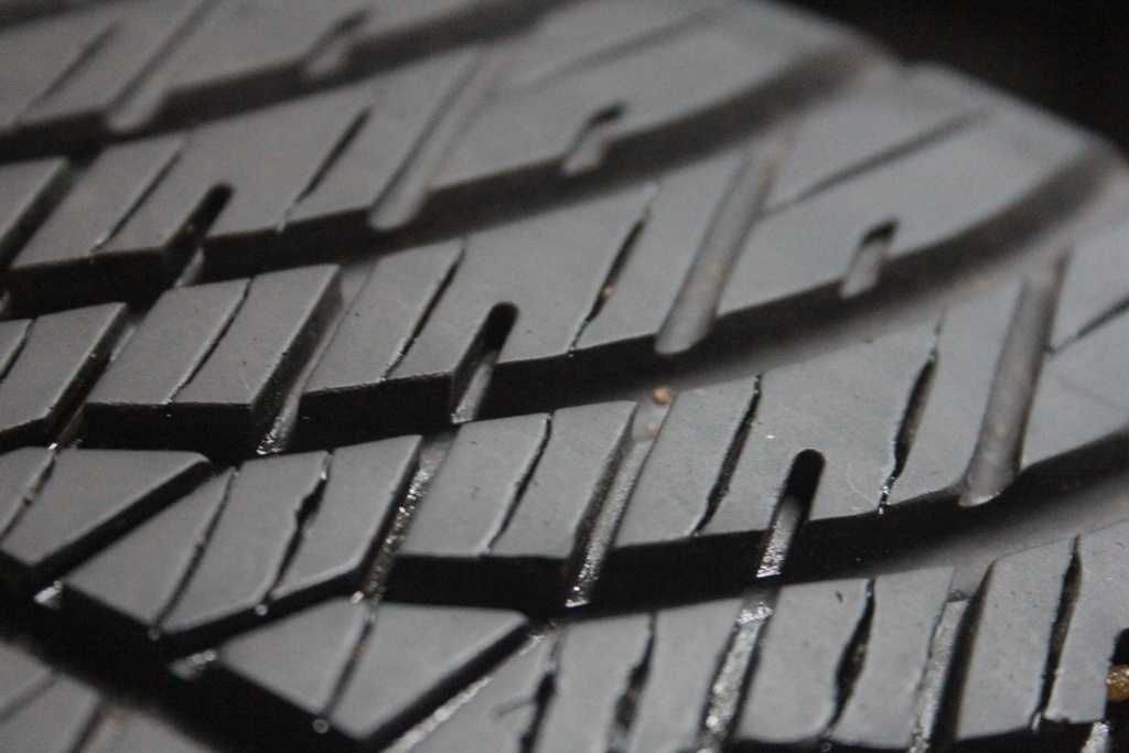 225/45/17 Yokohama BluEarth-4S AW21 225/45 R17 94V XL