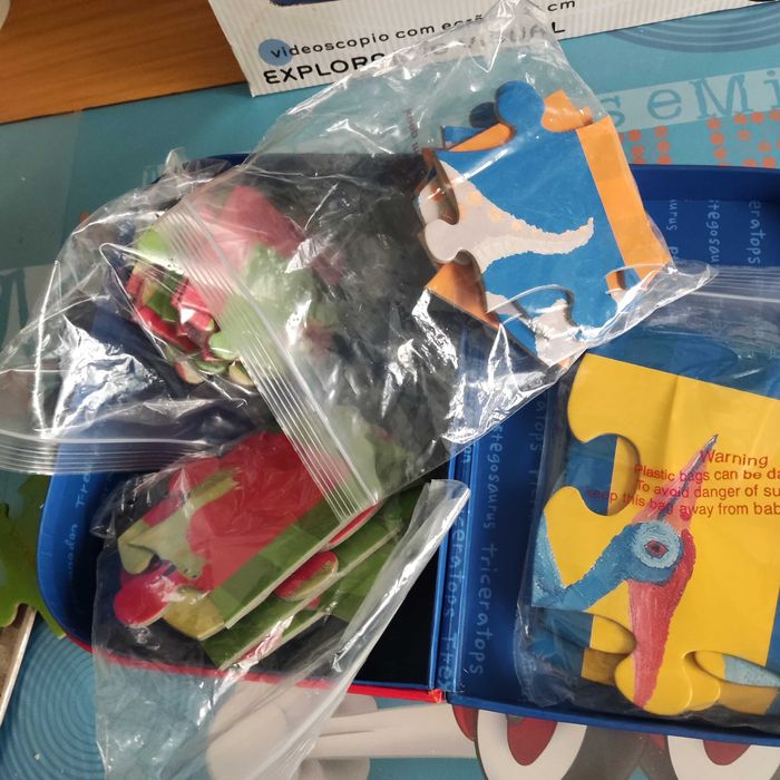 Puzzle com peças em cartão