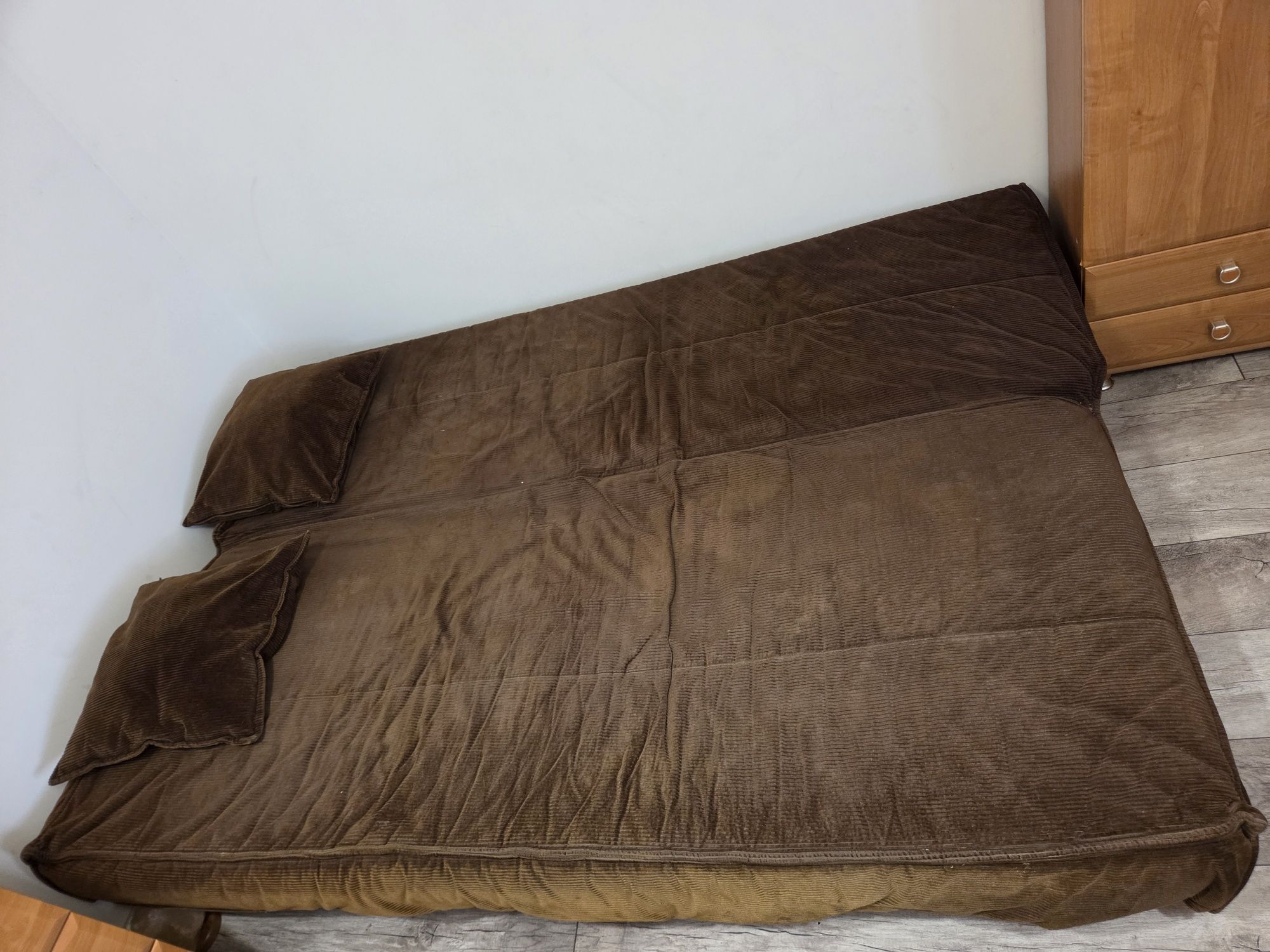 Tapczan Ikea brązowy