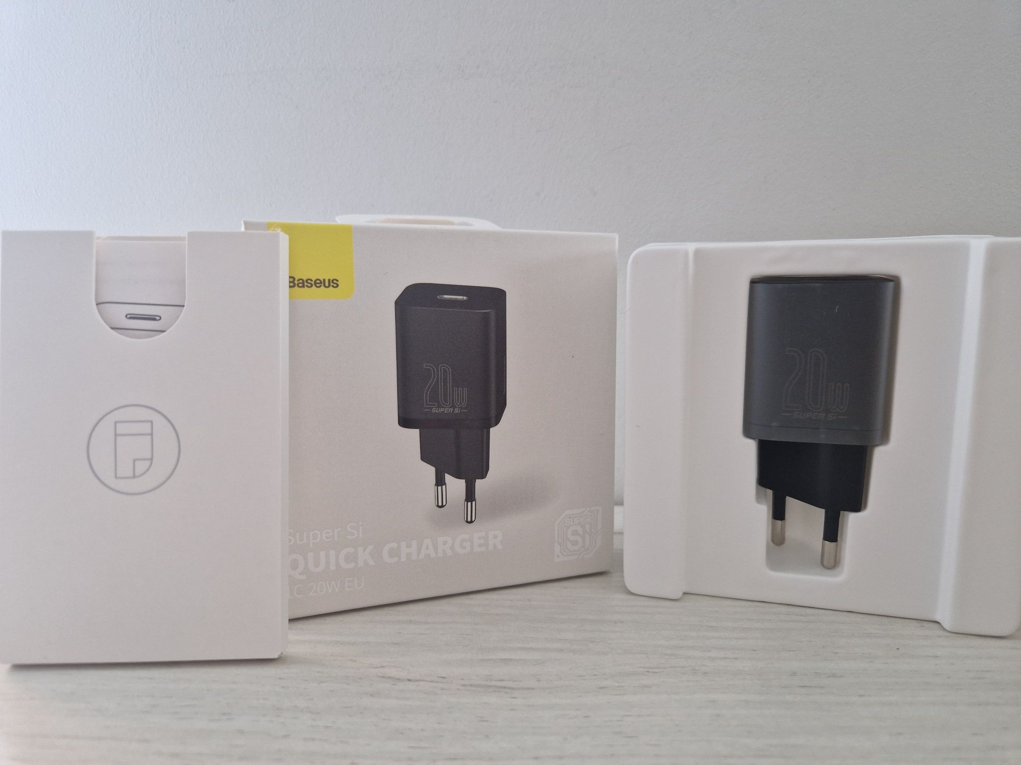 Baseus Ładowarka sieciowa Super Si 1C - Typ C - QC PD 20W 3A Czarna