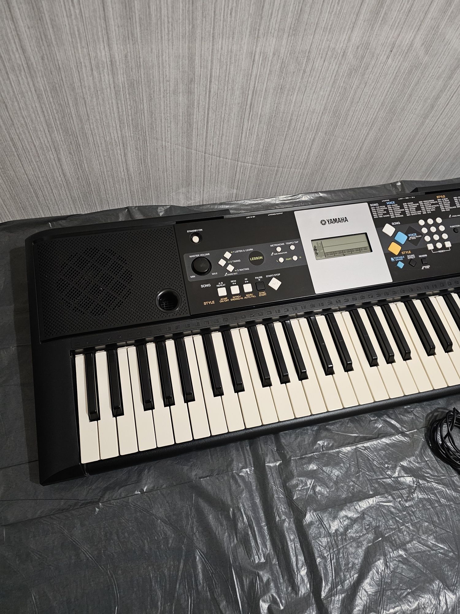 Сентизатор Yamaha PSR  E223