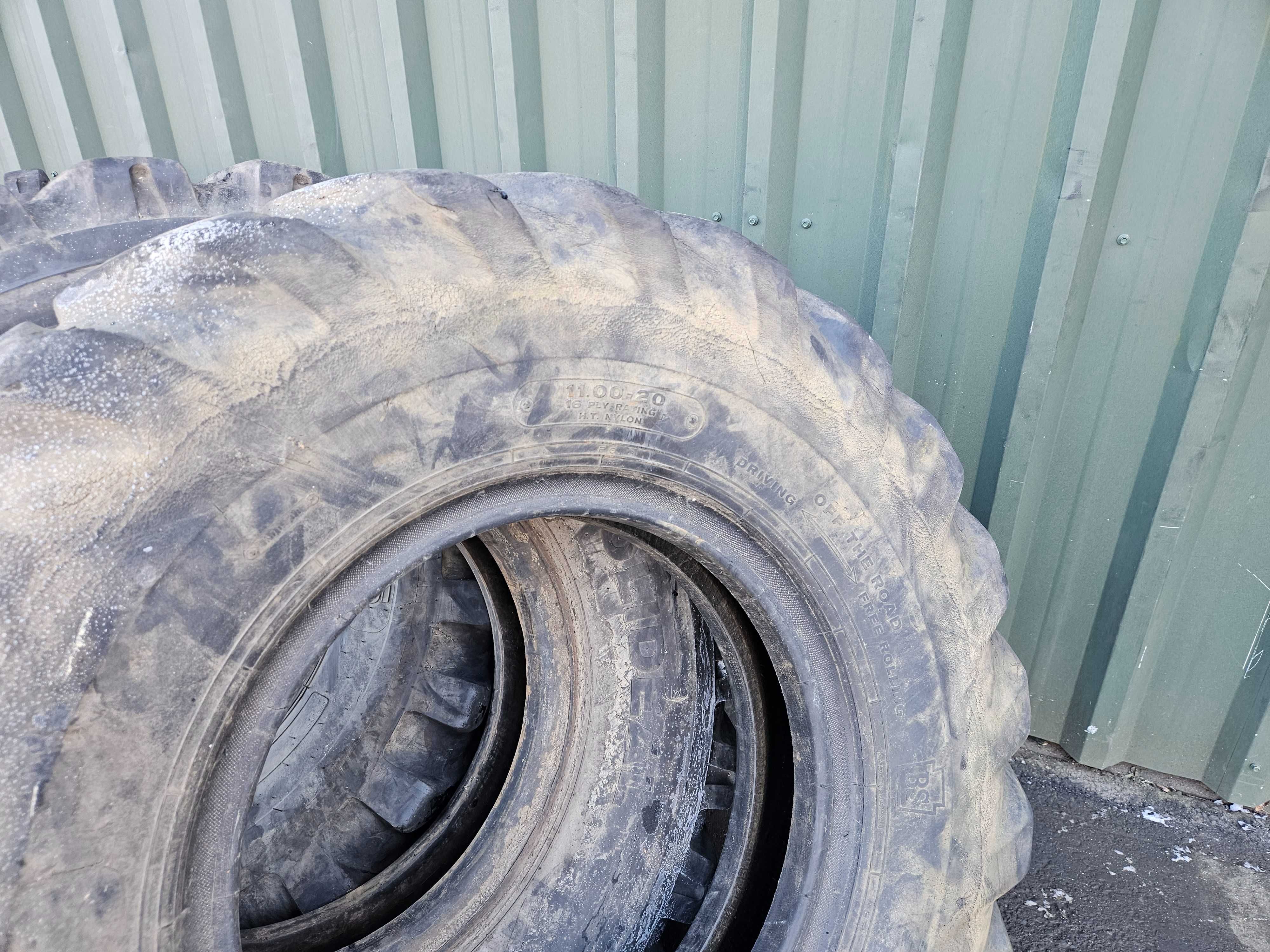 Opona Opony Mitas 11.00 11,00 - R 20 Sztuki Solideal Dunlop 11.00-20