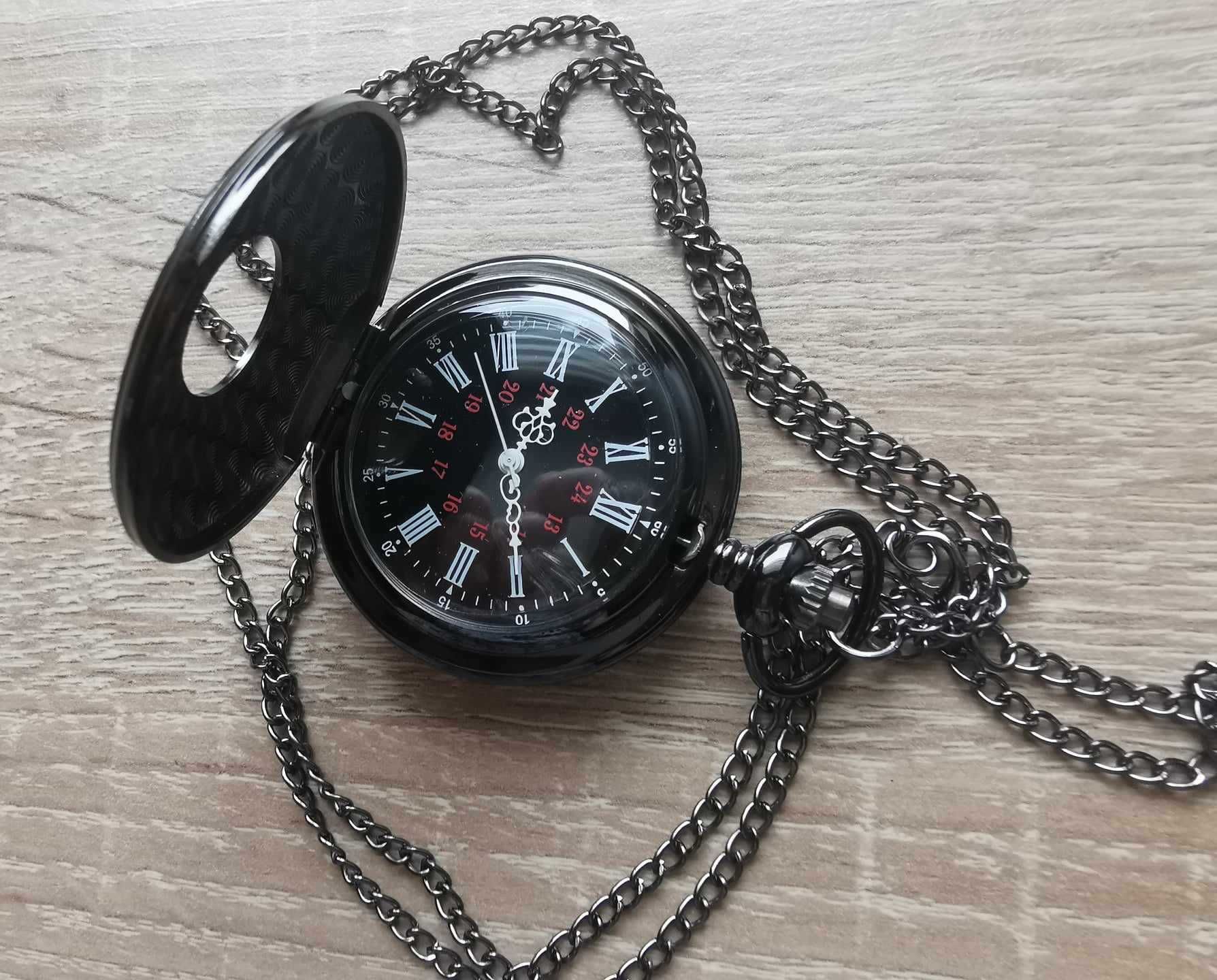 Zegarek kwarcowy na łańcuszku steampunk czarny