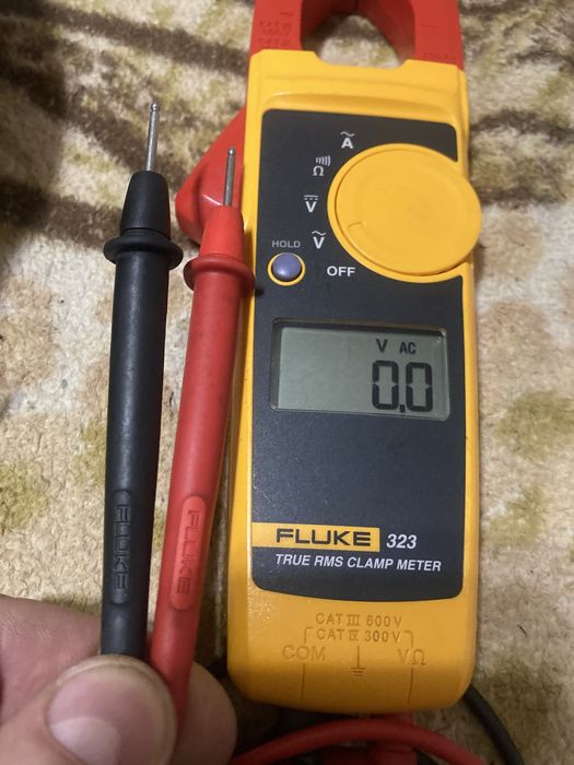Токоизмерительные клещи Fluke 323