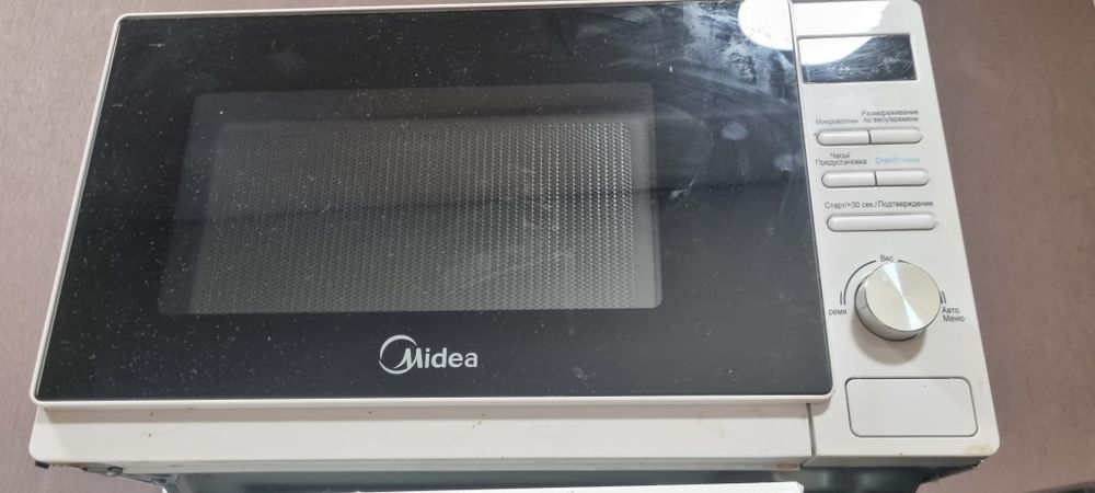Микрохвильова піч Midea AM720C4E-W