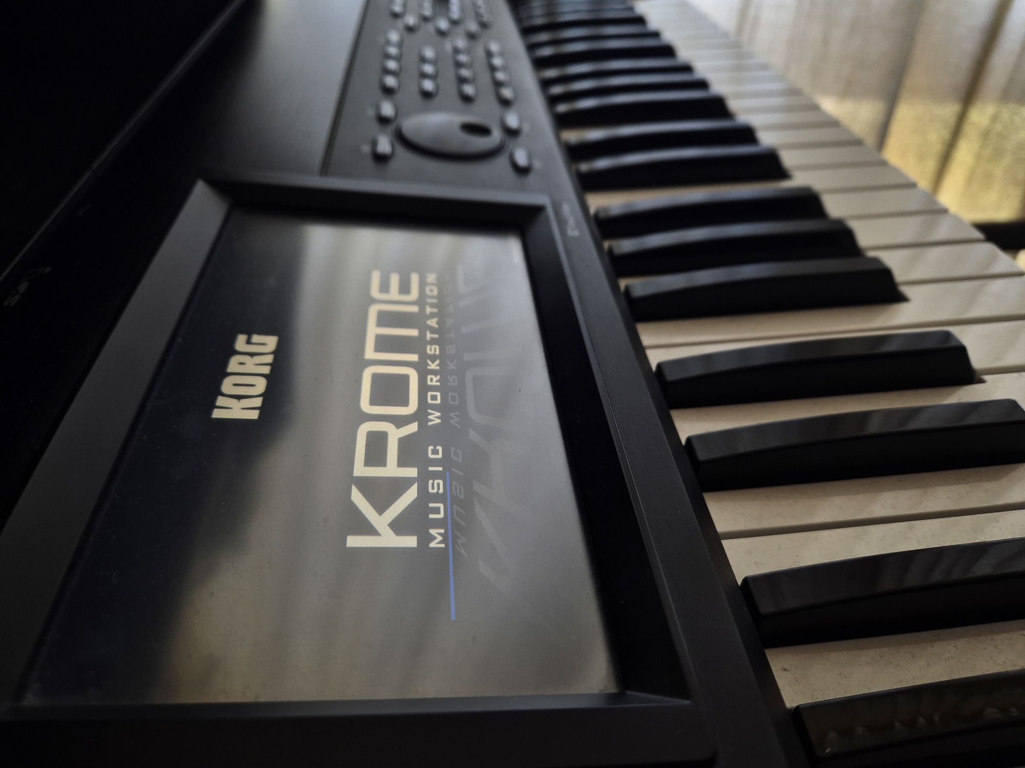 Korg krome 61 workstation