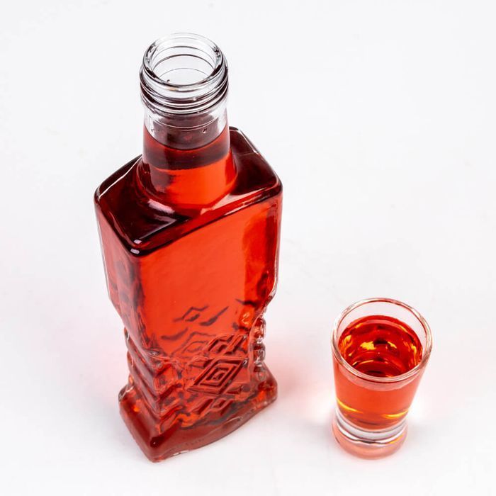 Zestaw 50 sztuk - butelka UKRAINKA 200 ml na nalewki sok z zakrętką