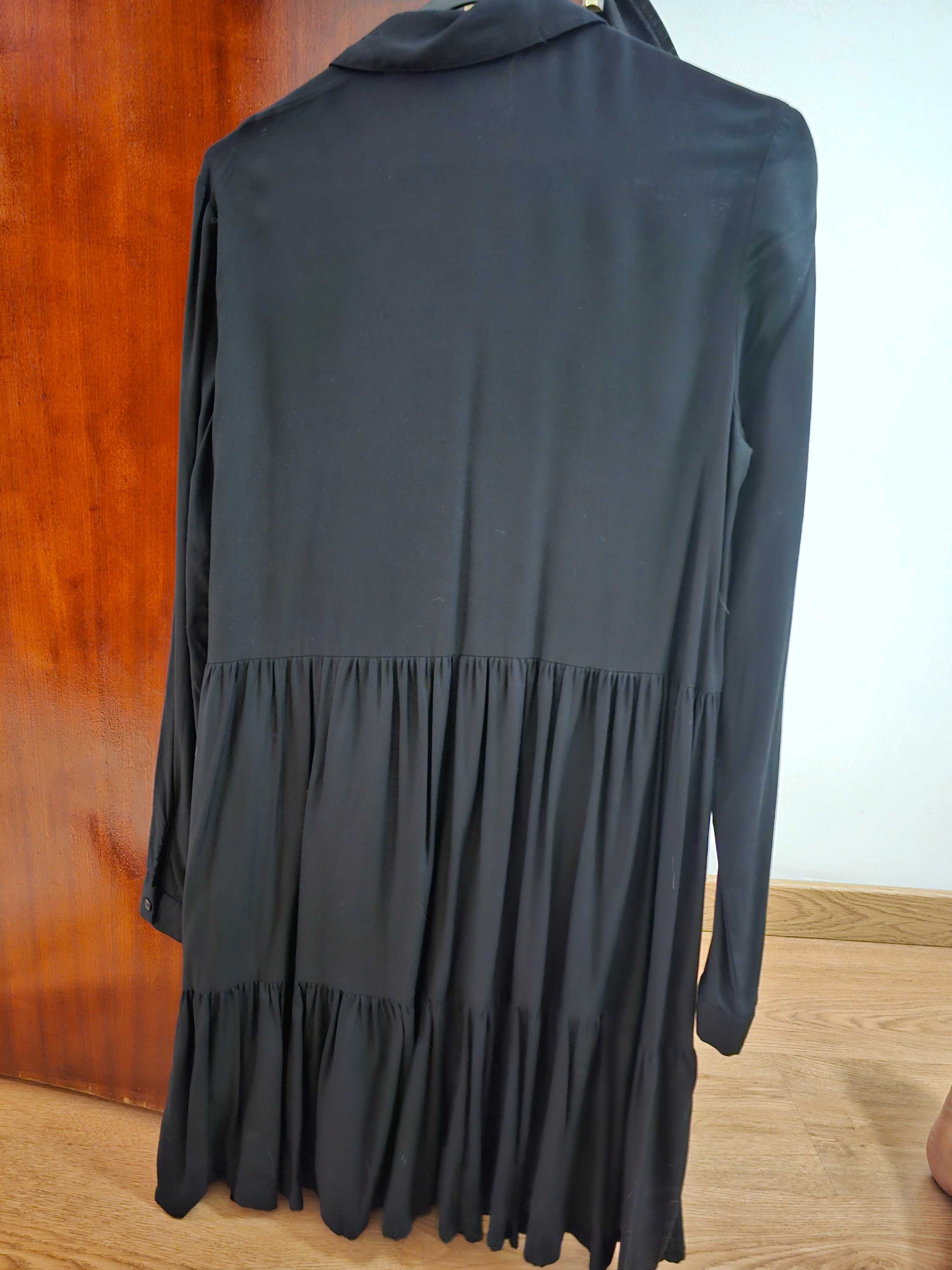 Vestido preto com botões