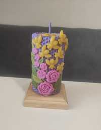 Свічка із натуральної вощини декорована квітами із воску
