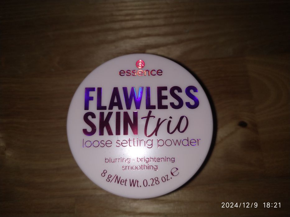 Sypki puder Essence Flawless Skin Trio